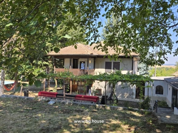 Bulgarian House for Sale in Zvezda Village with 6300m² Land
